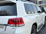 Toyota Land Cruiser Grand Touring V8